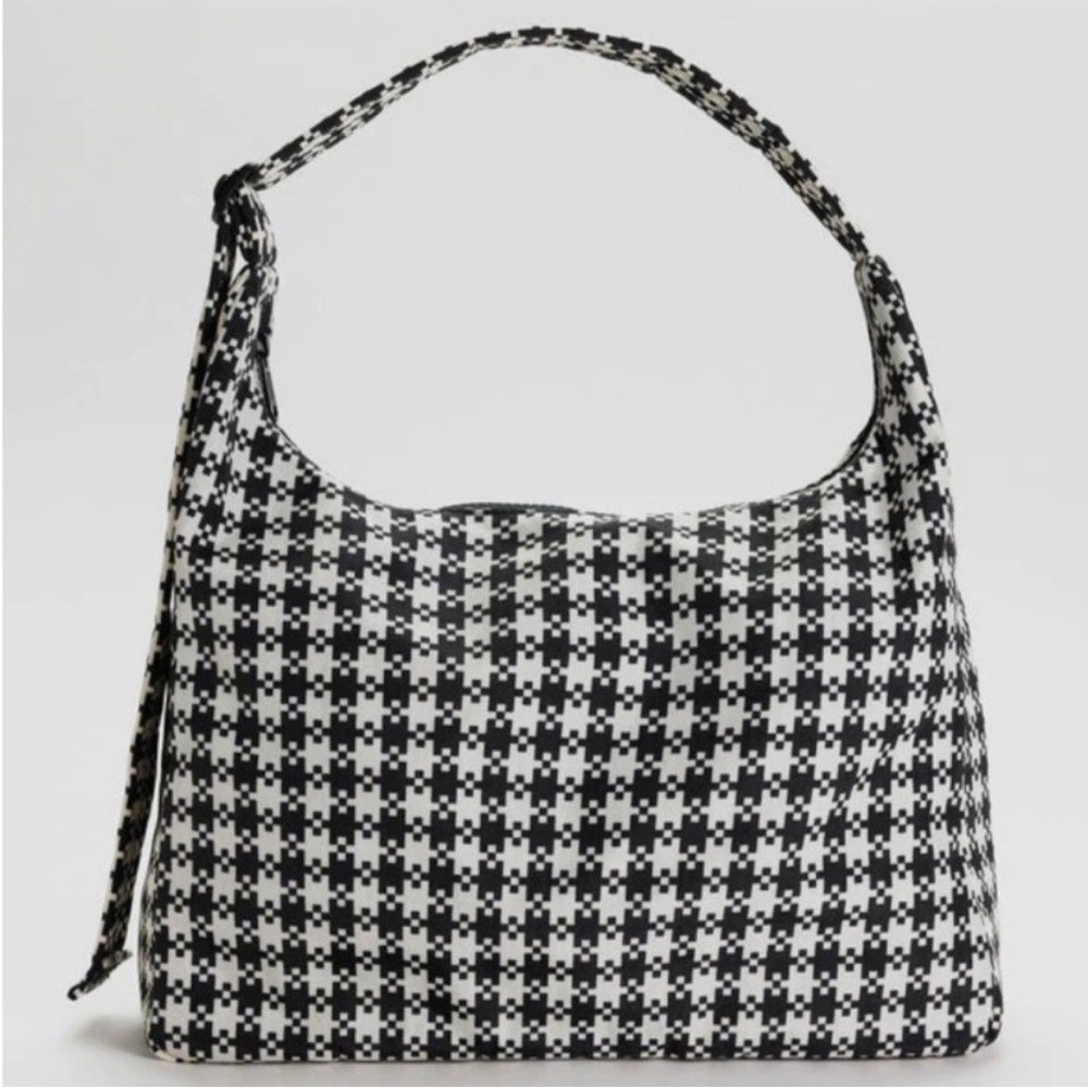 💕ISO💕.    black/white gingham.